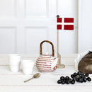 BORDFLAGSTANG I EGETRÆ MED DANNEBROG, 30 CM L&G