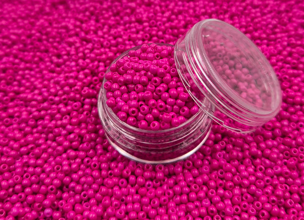 Glasperler 11/0 - Fuchsia inkl. fin rund æske med skruelåg #19