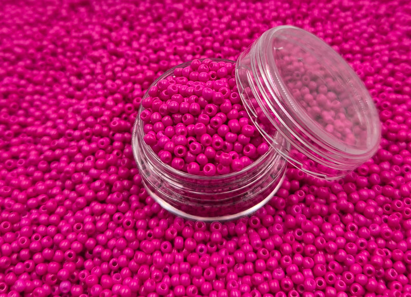 Glasperler 11/0 - Fuchsia inkl. fin rund æske med skruelåg