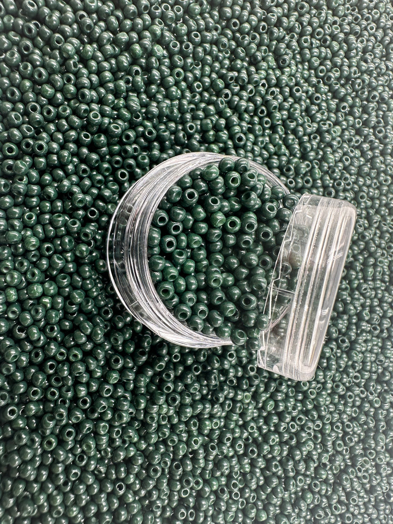 Glasperler 11/0 - Mørkegrøn med glans inkl fin rund æske med skruelåg
